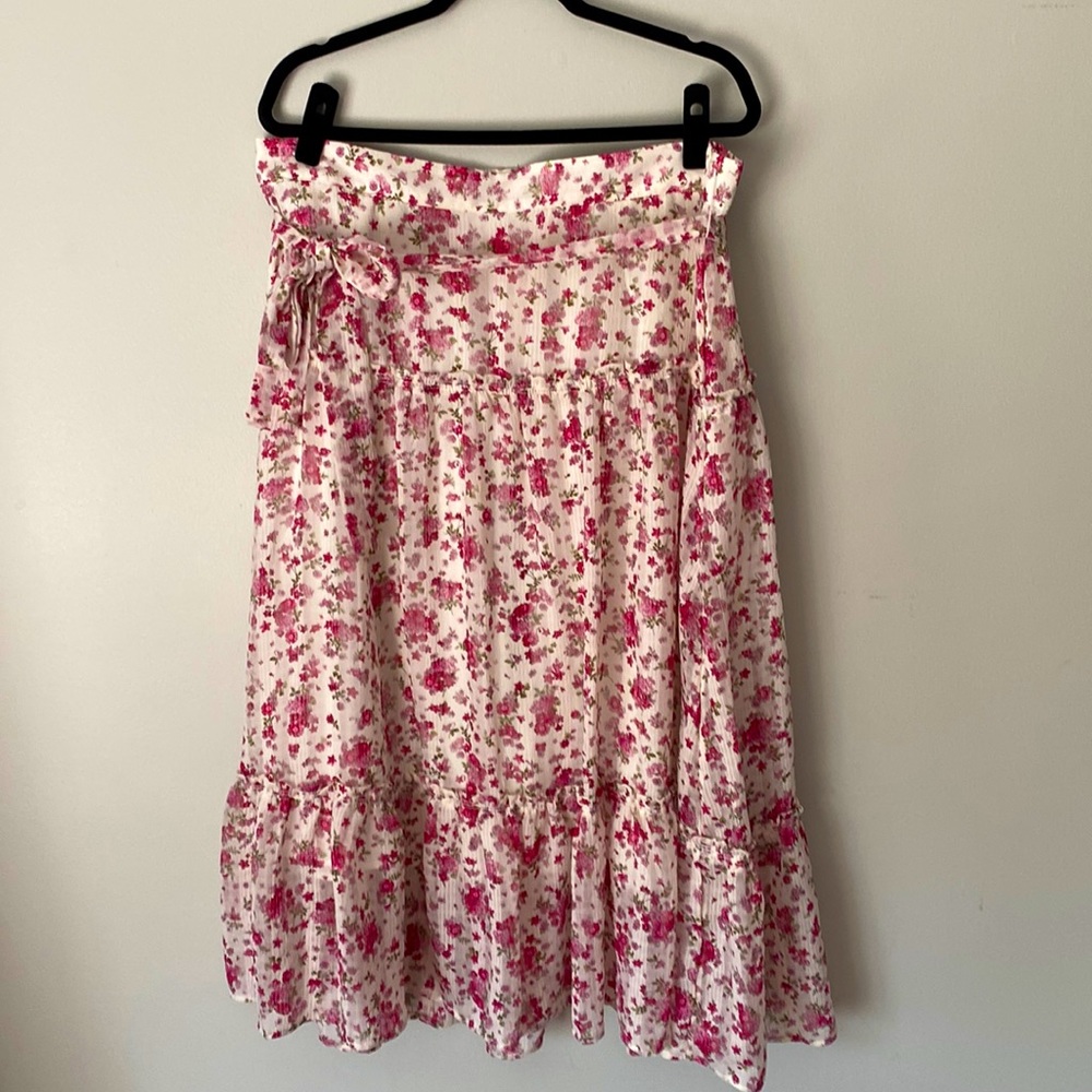 Beautiful pink floral Ann Taylor Skirt